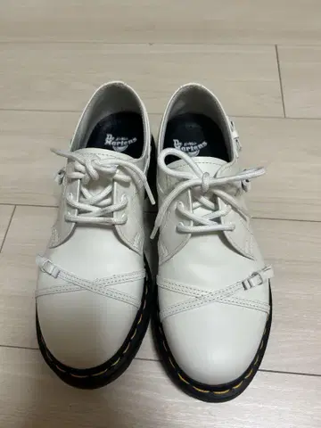 닥터 마틴 3홀 1461 BOW 27852100 (화이트)