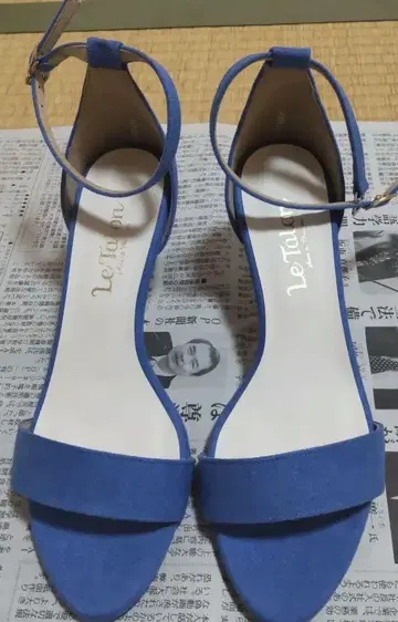 루타론 앵클 스트랩 샌들