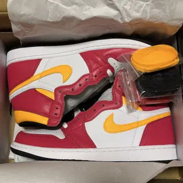 AIR JORDAN 1 RETRO HIGH OG 빨간색 노랑