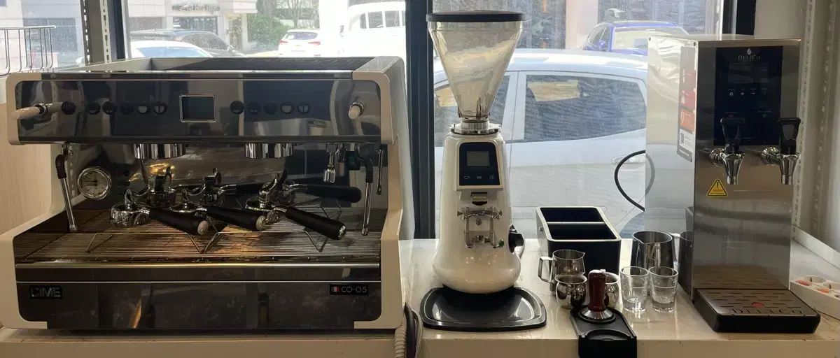 Cafe equipment for sell. Cime 05 coffee machine, automatic grinder, ice maker, hot dispenser, etc.