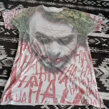 THE DARK KNIGHT 조커 티셔츠