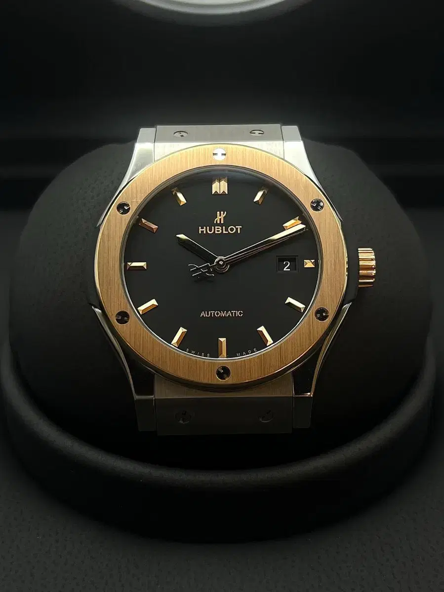 Hublot Classic Fusion 42 Titanium Gold Combi