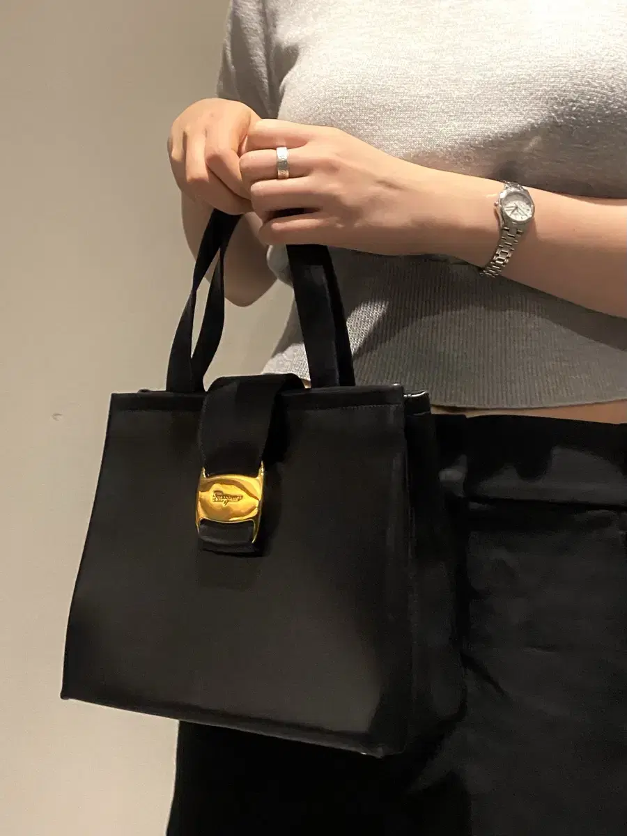 페라가모 바라 토트백