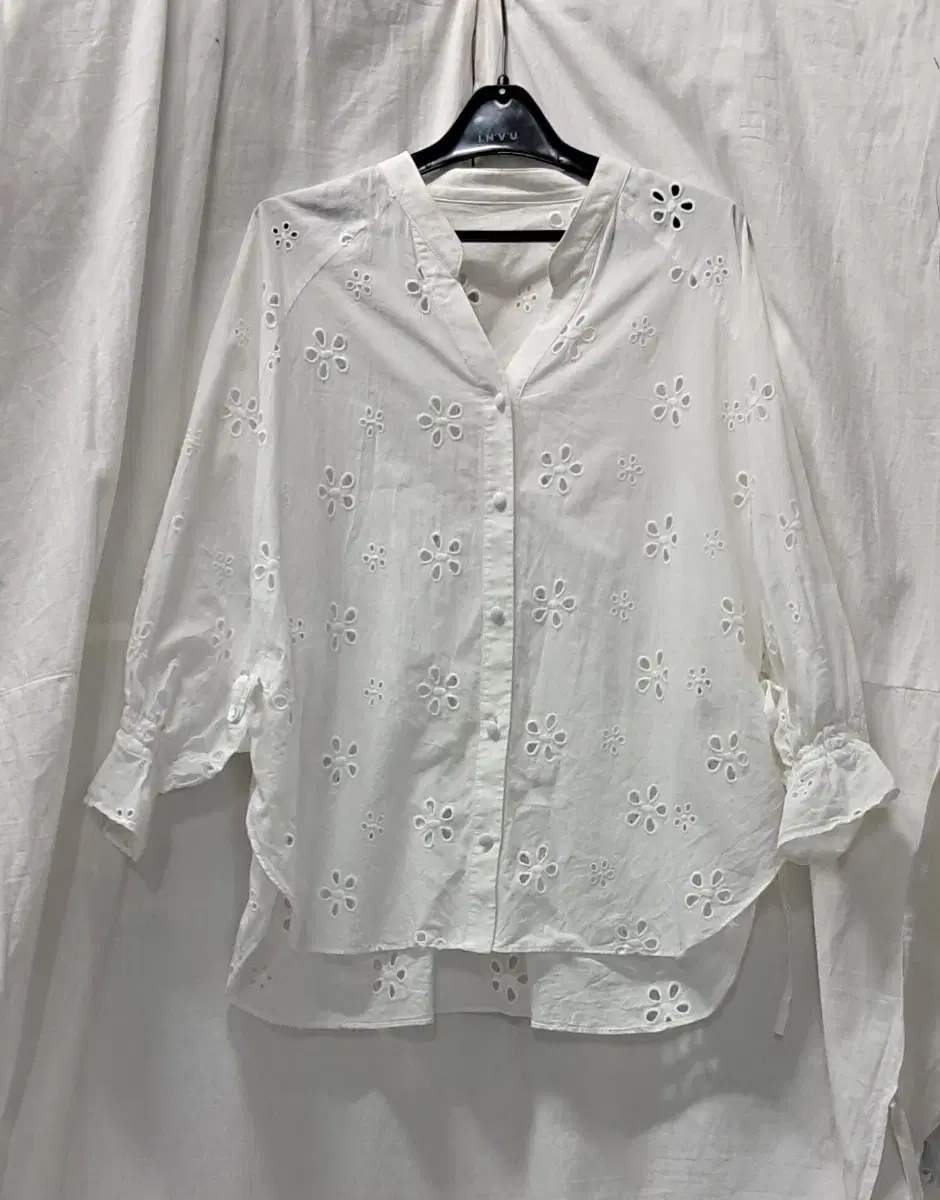 Vera Wang Punch-Face Blouse