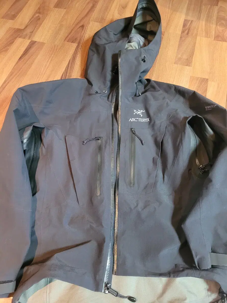Arc'teryx Alpha SV XS size black color for sale