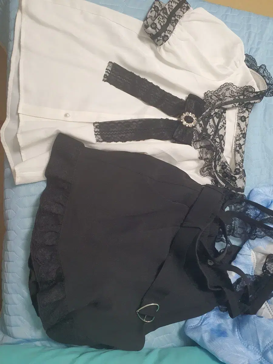 Mars Mine-type mass-produced blouse and brooch set for sale.