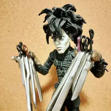 05'MEZCO/9인치 에드워드 시저핸즈.