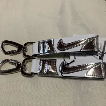 오늘 가격 인하 나이키 프리미엄 키링 참 2개 메탈릭 실버