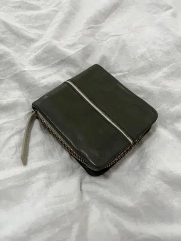 올리브 그린 가죽 접이식 지갑