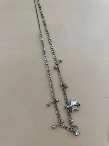 GOLDY 실버 별 모양 참 목걸이