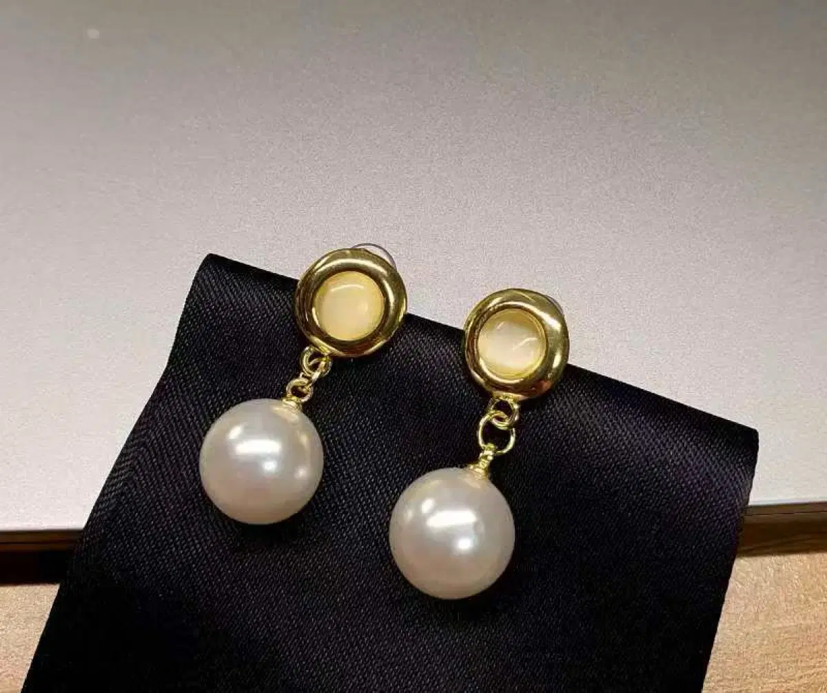 Pearl silver needle earrings