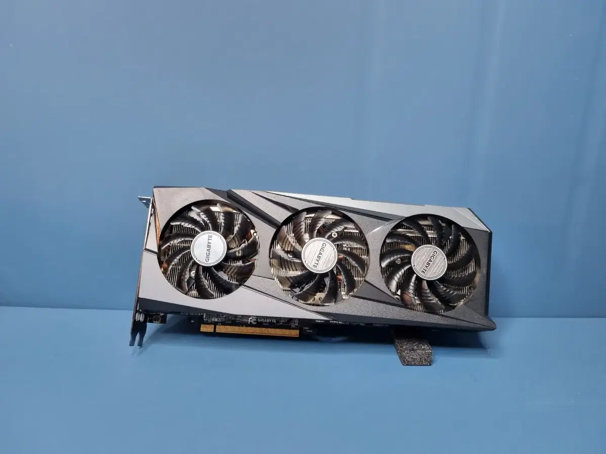 기가바이트 RX6700 XT 게이밍 판매합니다.