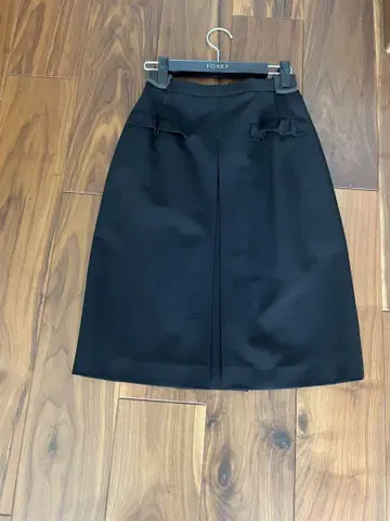 새상품 FOXEY 블랙 타이트 스커트 38