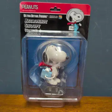 UDF ASTRONAUT SNOOPY 우주 비행사 스누피 피규어