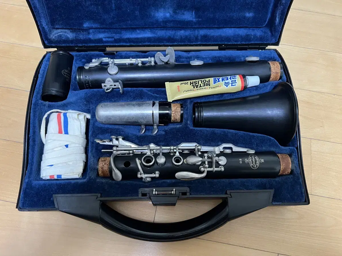 German-made Buffet B10 Clarinet, stand, textbook