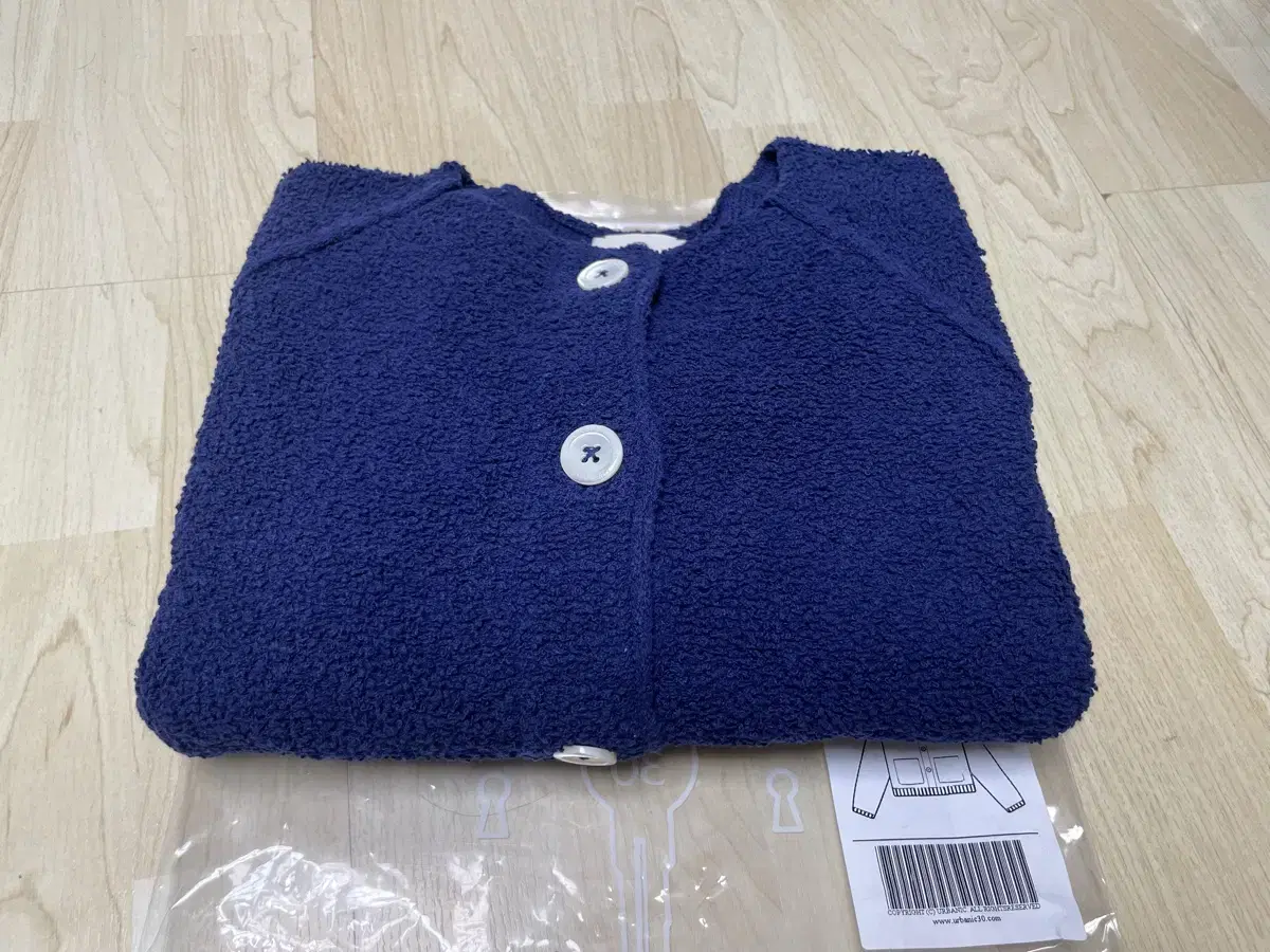 Urbanic30 얼바닉 sable cardigan 네이비 새상품급