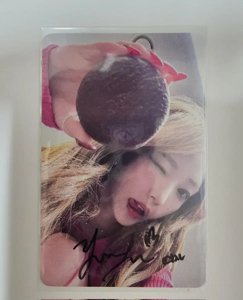 loossemble yeojin sign Poca