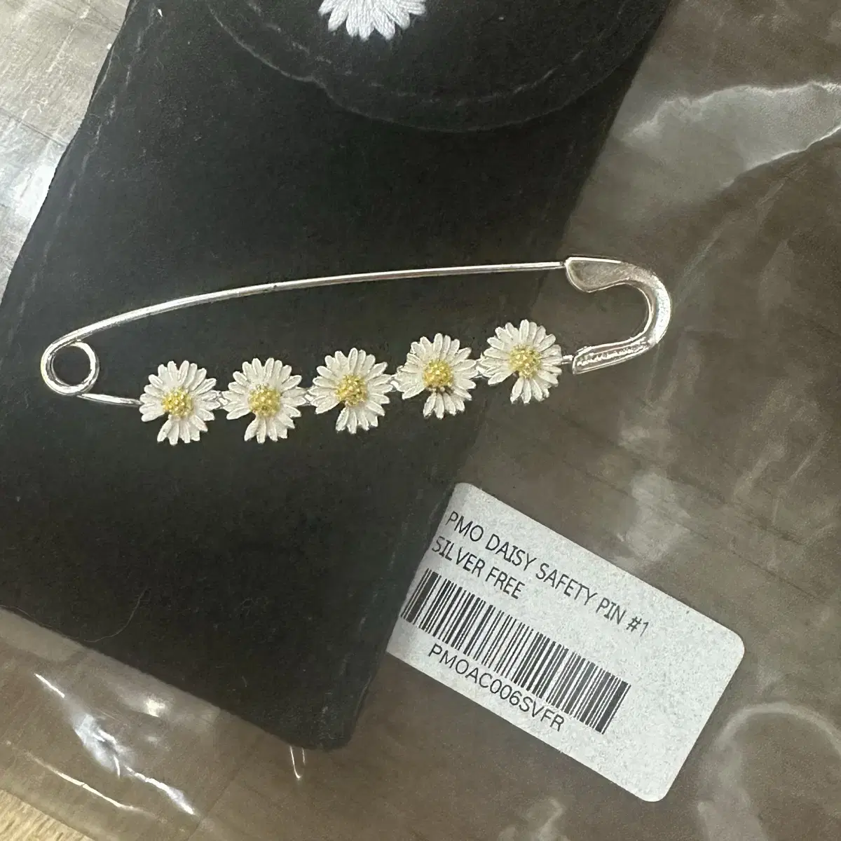 Peaceminusone PMO daisy safety pin（G DRAGON PMO DAISY