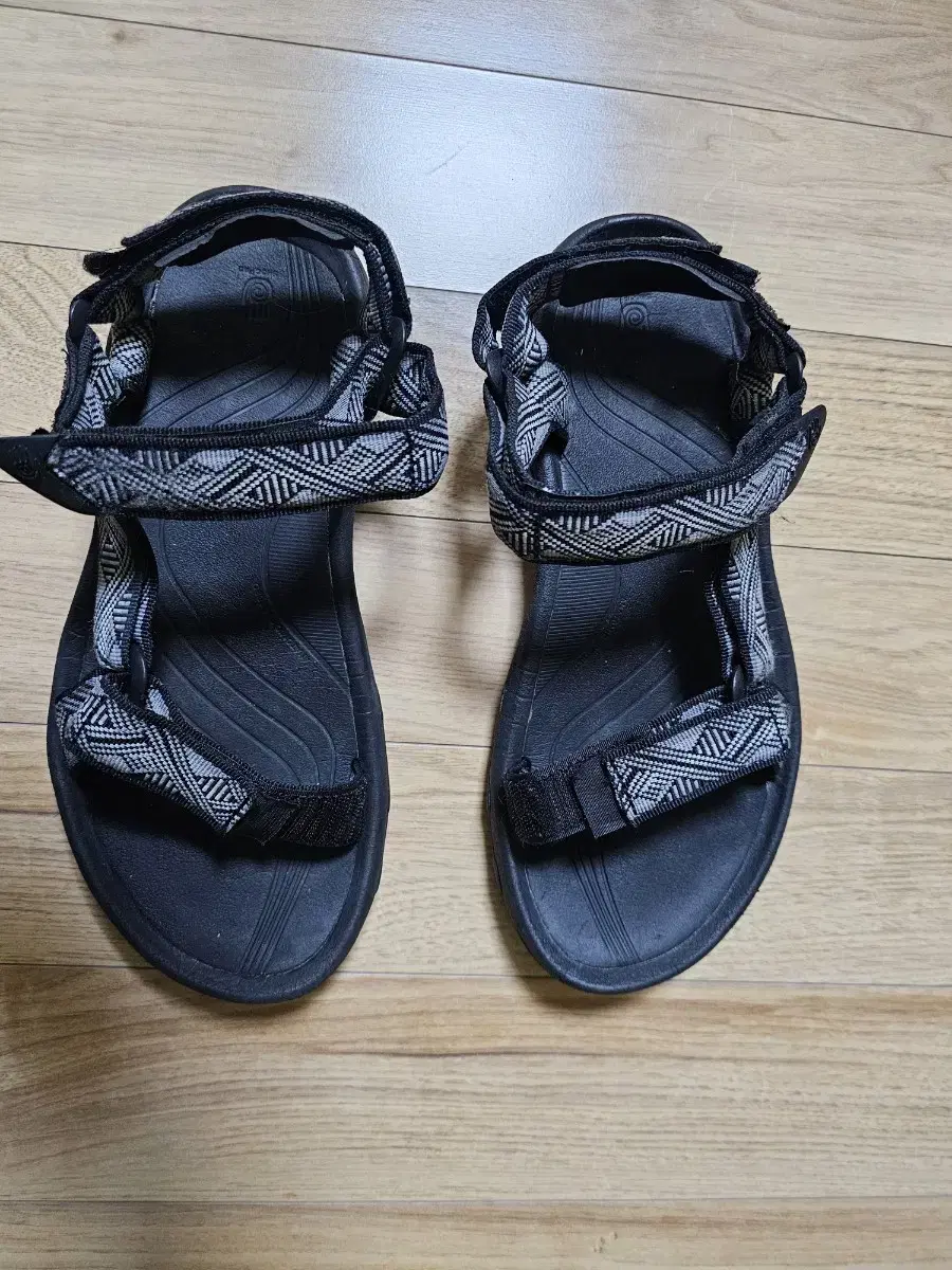 테바 샌들 허리케인 남260-265