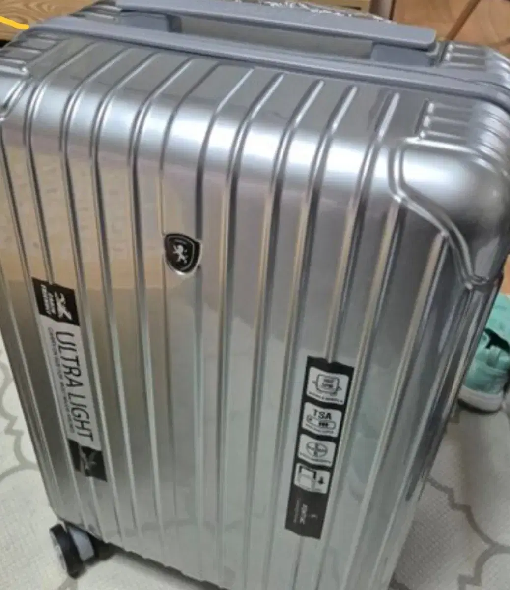 새상품 24인치 캐리어