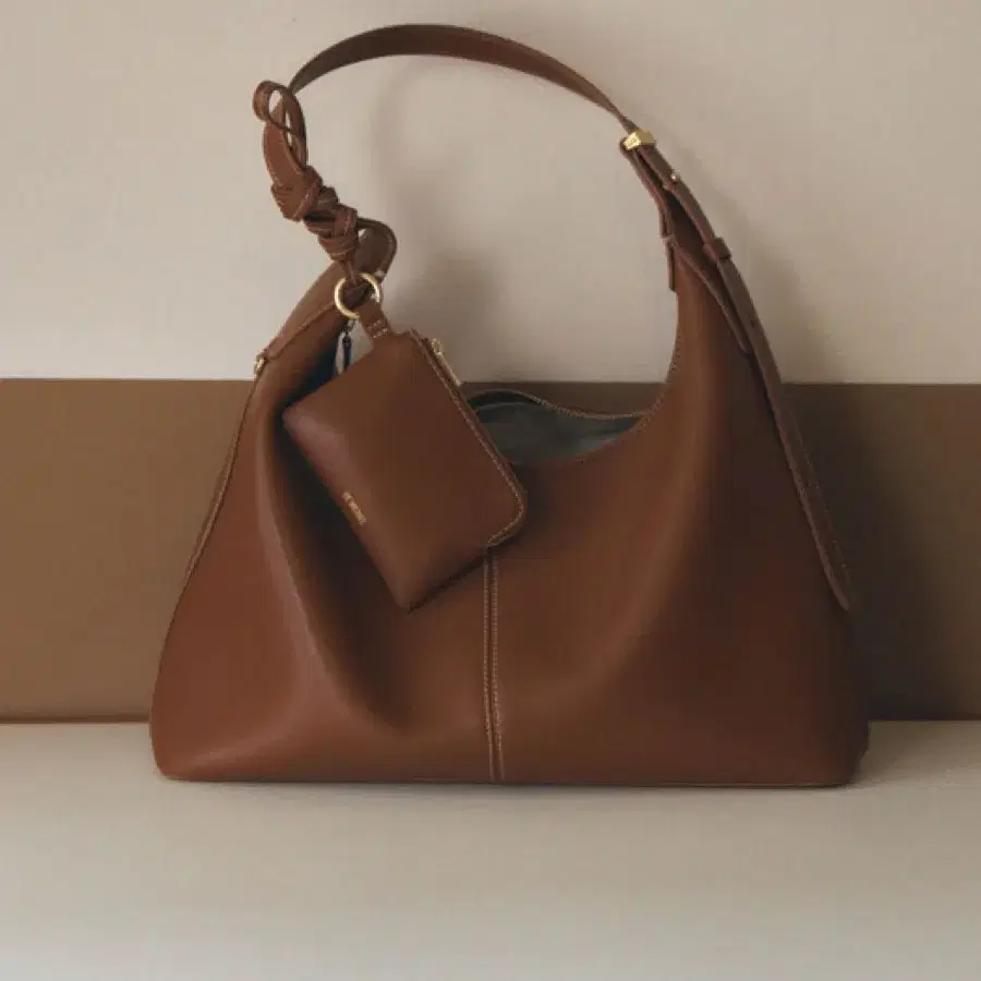 【DE MERIEL】Veneta Volume Bag☆韓国 人気☆バッグ☆送料込 DE MERIEL】Veneta Volume Bag☆韓国 人気☆バッグ☆送料込 (DE