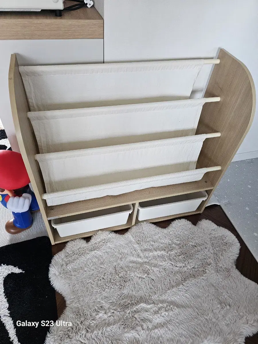 Selling Hansem Samkids yooa toy and book storage!