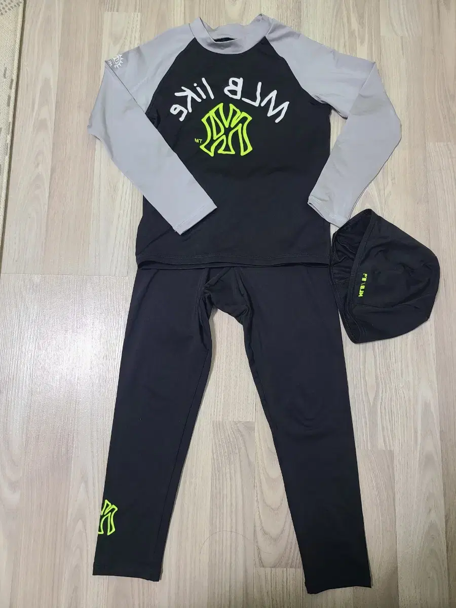 MLB Kids Rash Guard Set (Size 110)