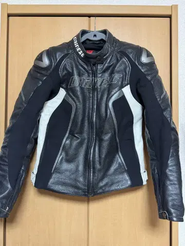다이네즈 여성용 가죽 자켓 46