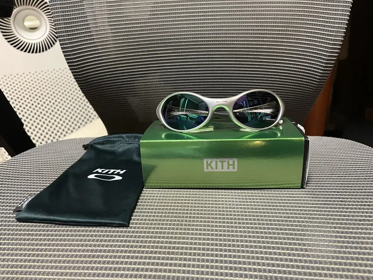 KITH x Oakley Eyepiece Silver