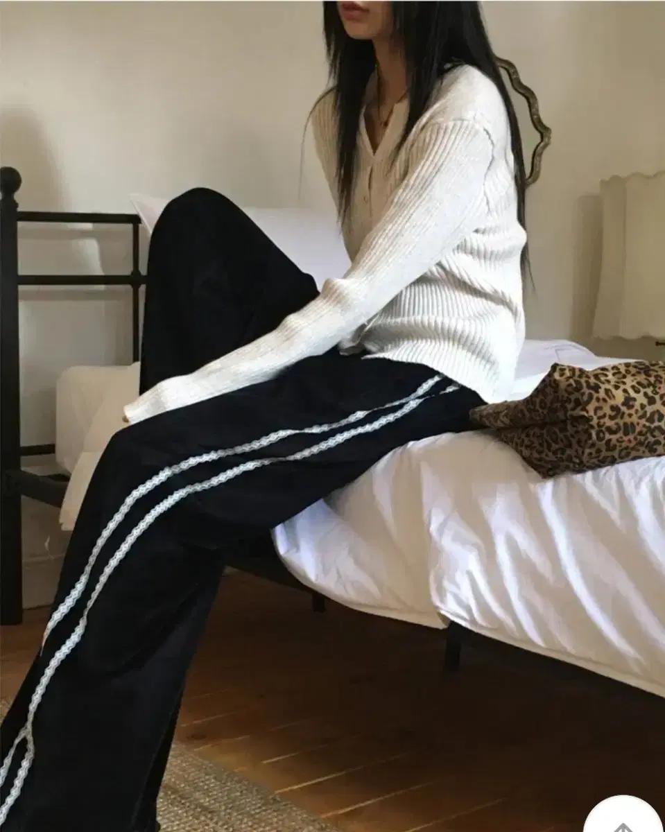 블랙업 립합 벨벳 밴딩 트레이닝 팬츠 애즈온 히니크 히프나틱 애니원모어