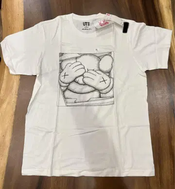 KAWS 유니클로 카우스 유니클로 티셔츠 XL 사이즈