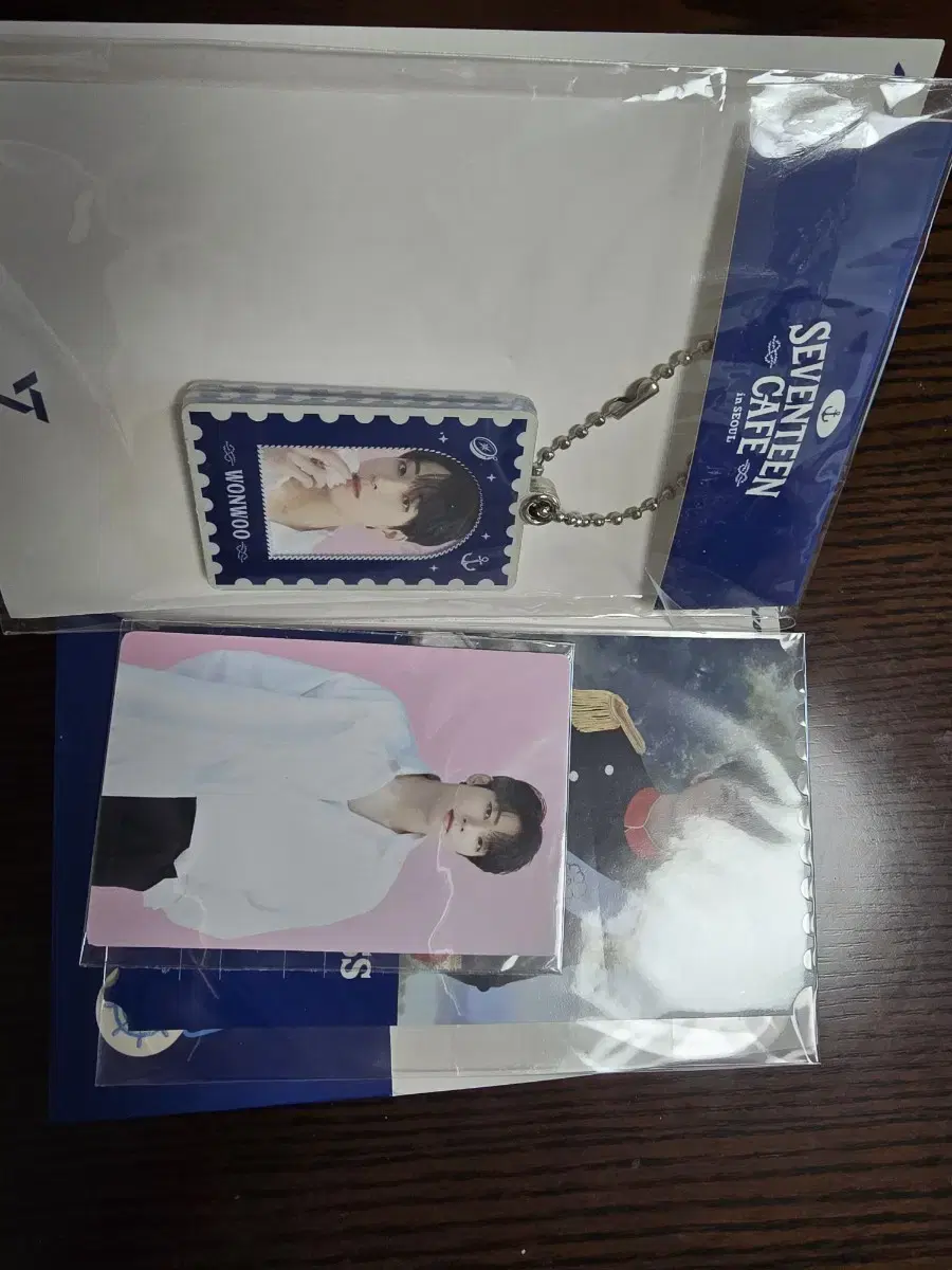 세븐틴 카페 굿즈 일괄 양도합니다 (원우티켓+키링)