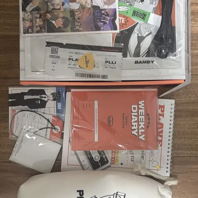 플레이브 시그 / 더현대팝업가방 / 응원봉파우치 / 노아파츠