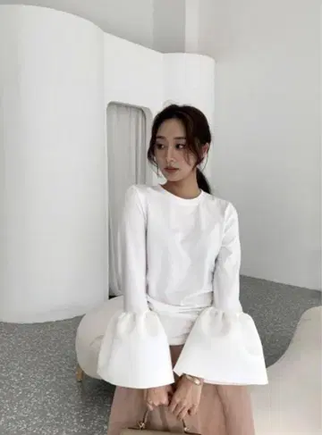 생일 농구화 BIRTHDAY BASH 플레어 슬리브 롱 티셔츠