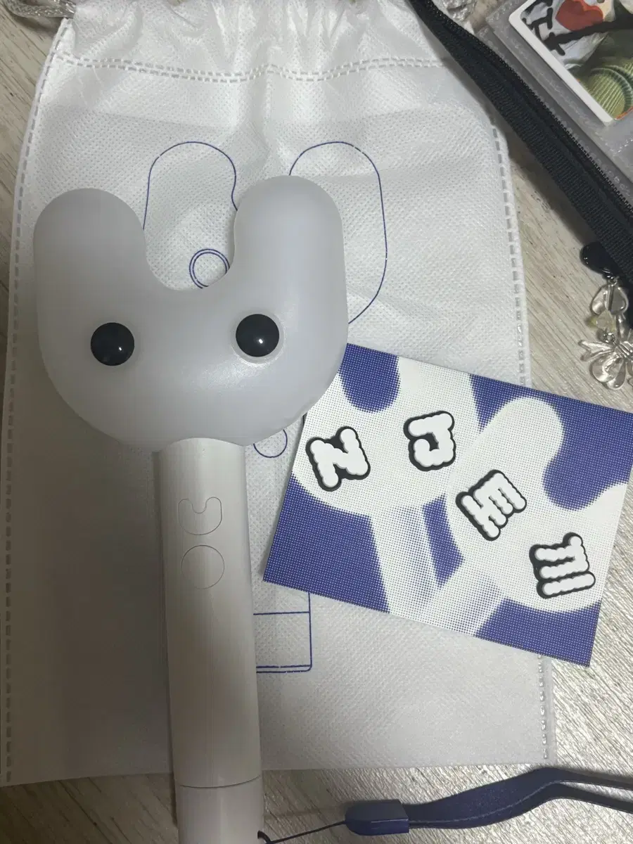 뉴진스 빙키봉 판매 포카포함 아이돌응원봉