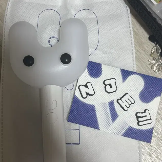 뉴진스 빙키봉 판매 포카포함 아이돌응원봉