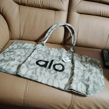 alo 미사용 새상품 아로 백 타이다이 패턴