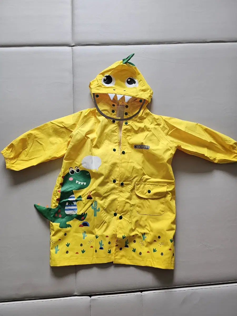 Unicorn Raincoat L size, price includes shipping, May only