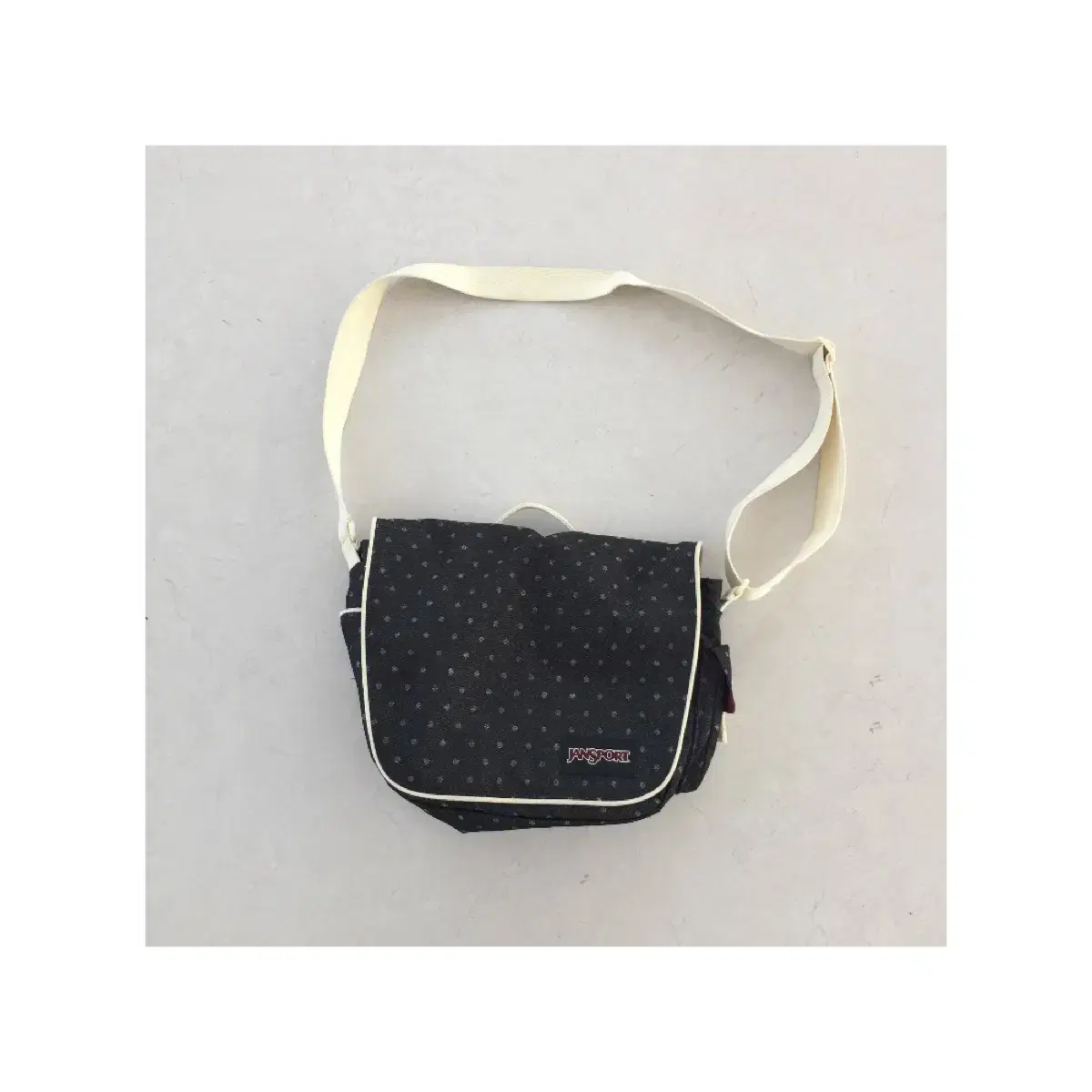 잔스포츠 도트 땡땡이 크로스백 Jansport dot cross bag