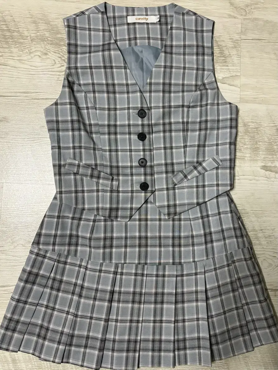 Sell qri jacket + skirt in bulk