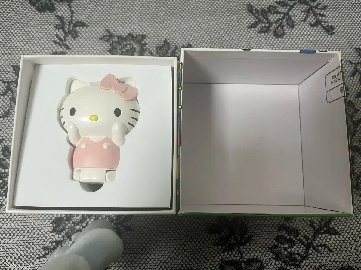산리오 헬로키티 폴더폰