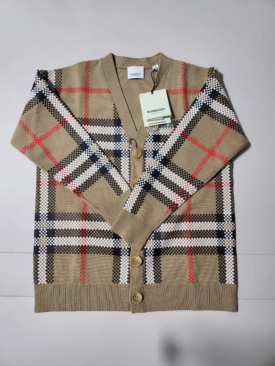 (New, only tried on)Genuine Burberry Kids Cardigan (10Y)