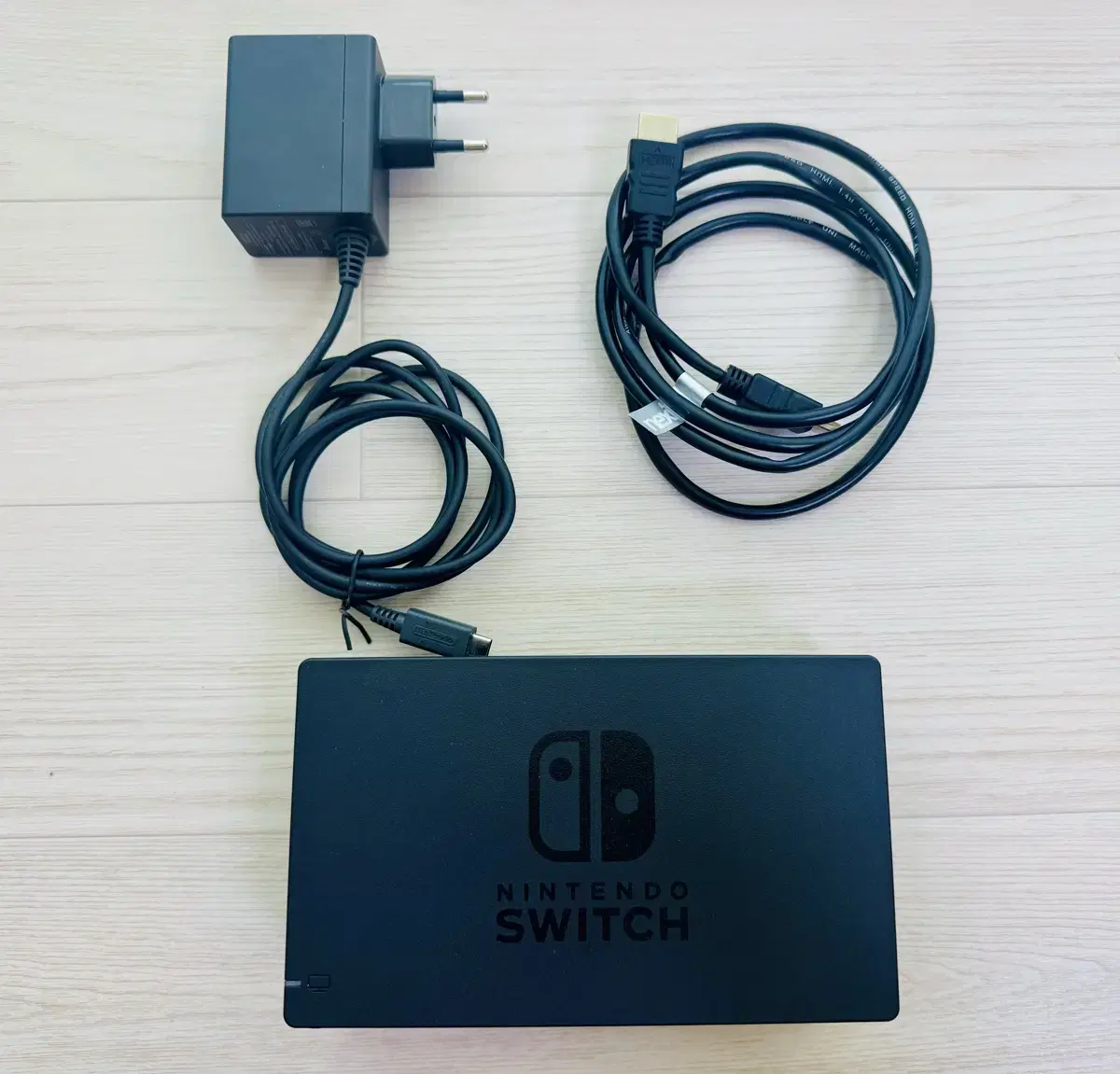 닌텐도 스위치 정품독 및 기타악세셋(정품독, 정품충전기, 사제HDMI)