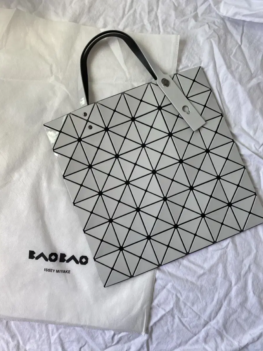 이세이미야케 바오바오(baobao) 루센트 화이트 가방