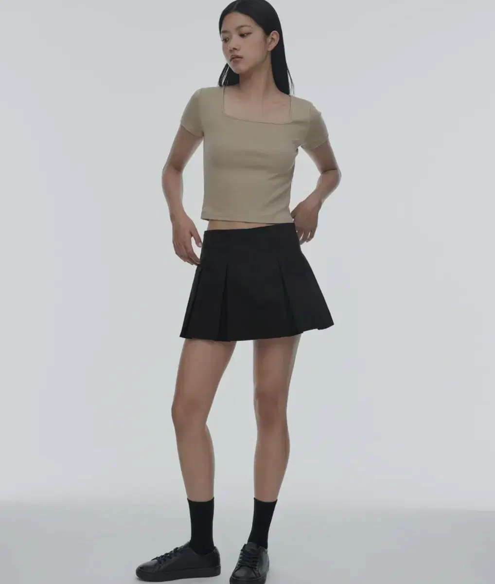 무신사 스탠다드 우먼 우먼즈 코튼 플리츠 미니 스커트 블랙 s사이즈