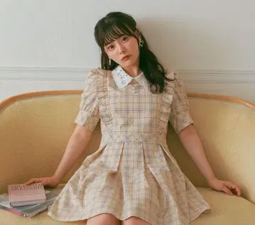 evelyn 에블린 카라 부착 턱 원피스 베이지