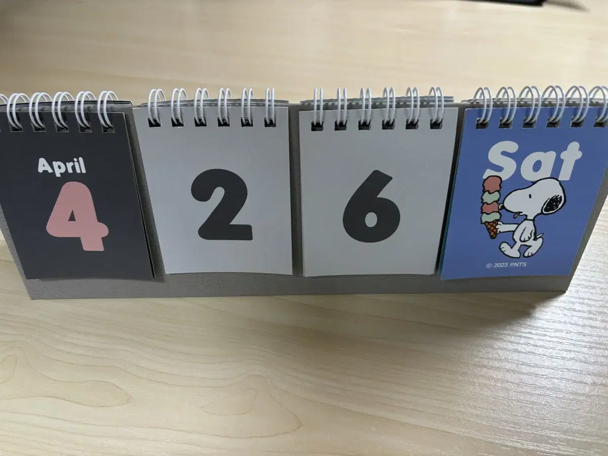 Snoopy Almanac Calendar Dey