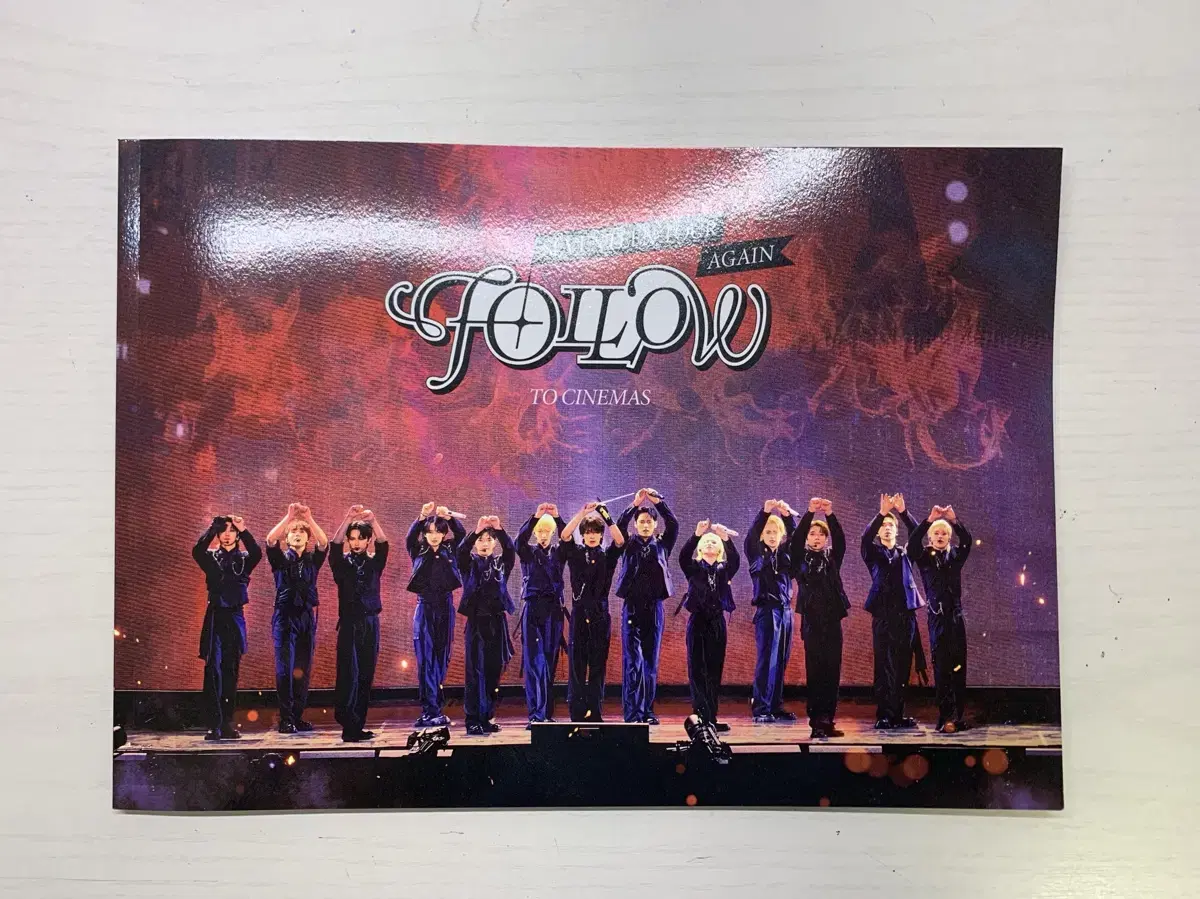 세븐틴 팔로우 콘서트 영화 포토북 [ 가격 낮춤 ]