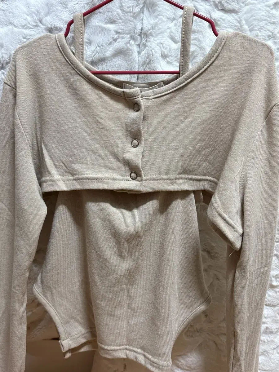 Selling beige crop layered tee