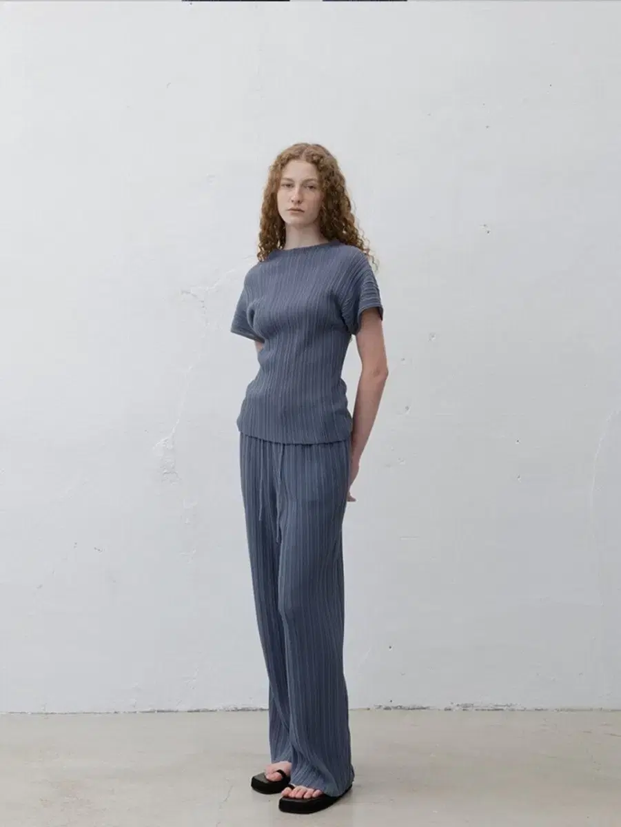 LE17SEPTEMBER Pleated Mock Neck Short Sleeve Top E.JI Pants LE917